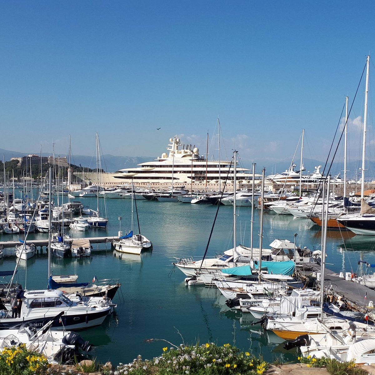 Port Vauban em França um dos mais conhecidos portos do Mediterrâneo