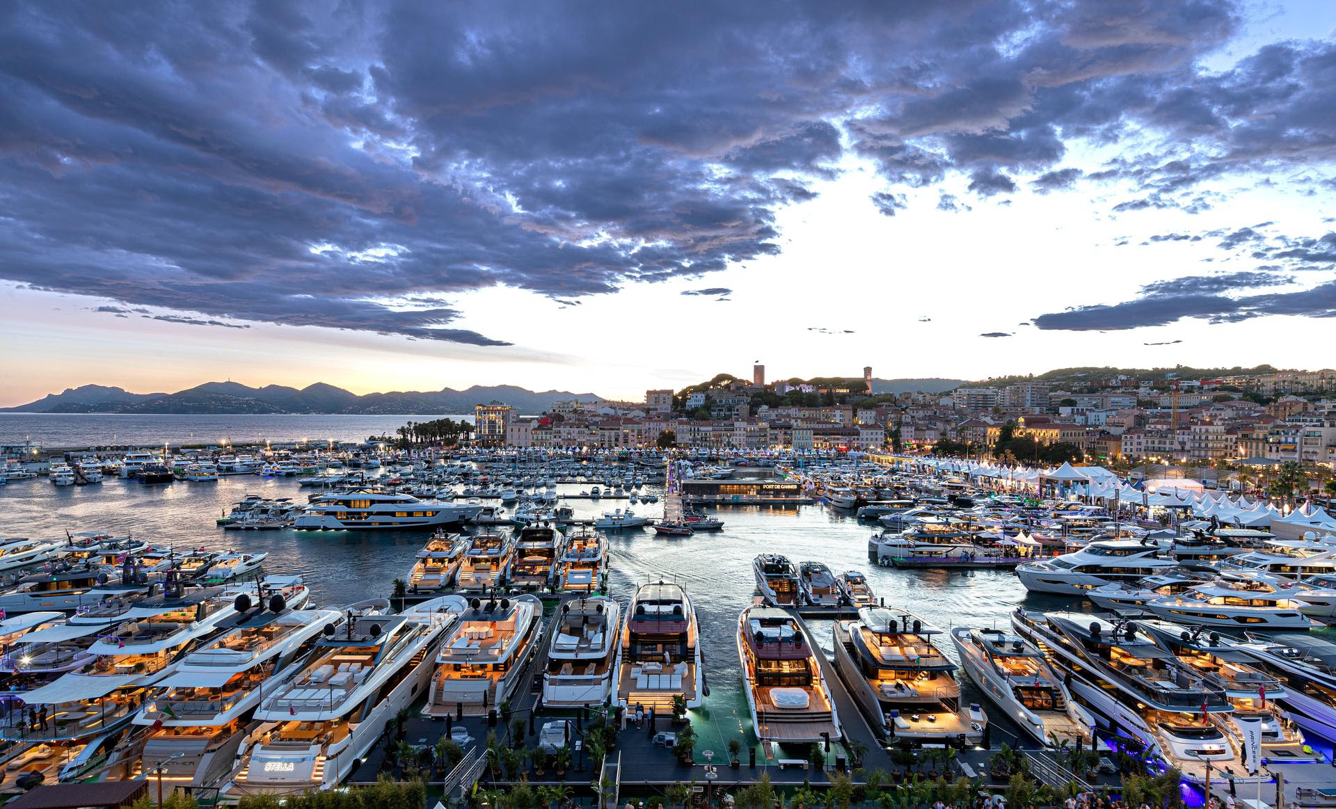 Sucesso no Cannes Yachting Festival 2024 destaca inovação e barcos a motor