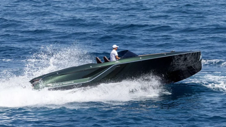 Este Porsche é elétrico, rápido e não precisa de estrada