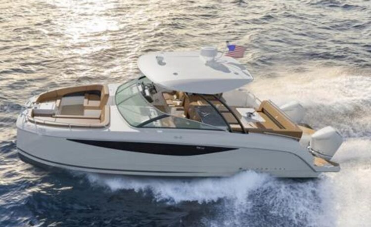 Four Winns lança dois novos catamarãs a motor