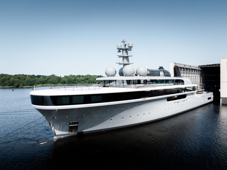 Lürssen lança Project Cosmos de 114 m Fuel Cell