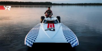 Travis Pastrana leva ao máximo os motores fora de borda 300R e 300 ROS