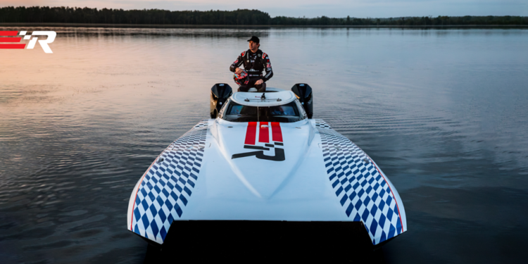 Travis Pastrana leva ao máximo os motores fora de borda 300R e 300 ROS