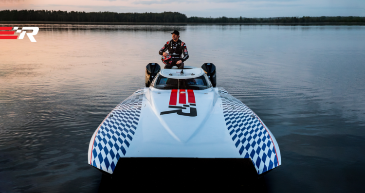 Travis Pastrana leva ao máximo os motores fora de borda 300R e 300 ROS