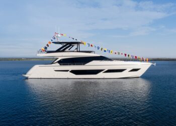 Ferretti Yachts 720