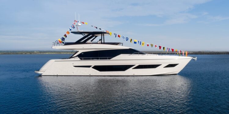 Ferretti Yachts 720