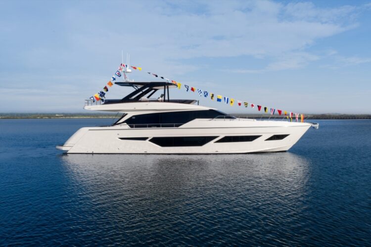 Ferretti Yachts 720