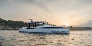 Novo Axopar 38 Sun Top redefine o prazer de navegar