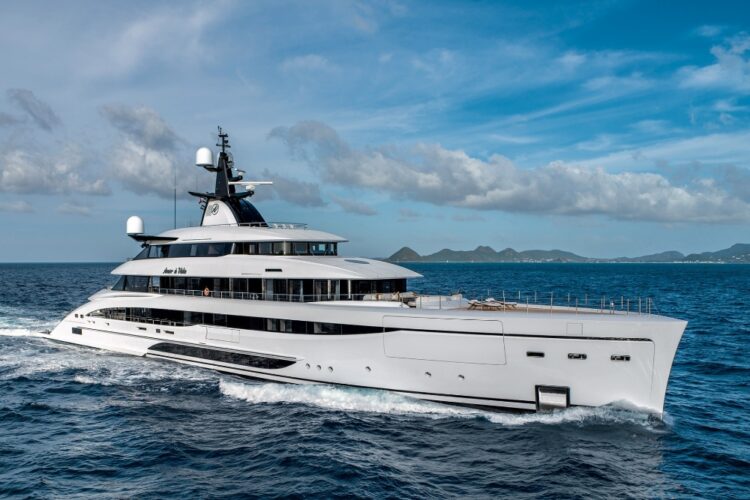 Amor à Vida: o superiate de luxo da CRN Yacht